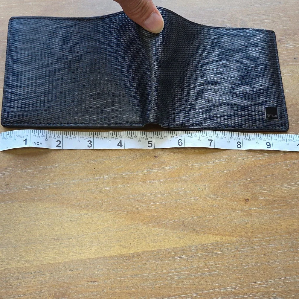 Tumi Black Textured Mens Bi-fold Wallet NWOT